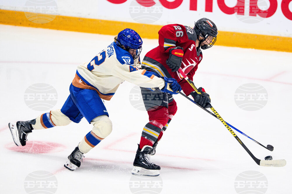 PWHL Goldeneyes Charge Hockey