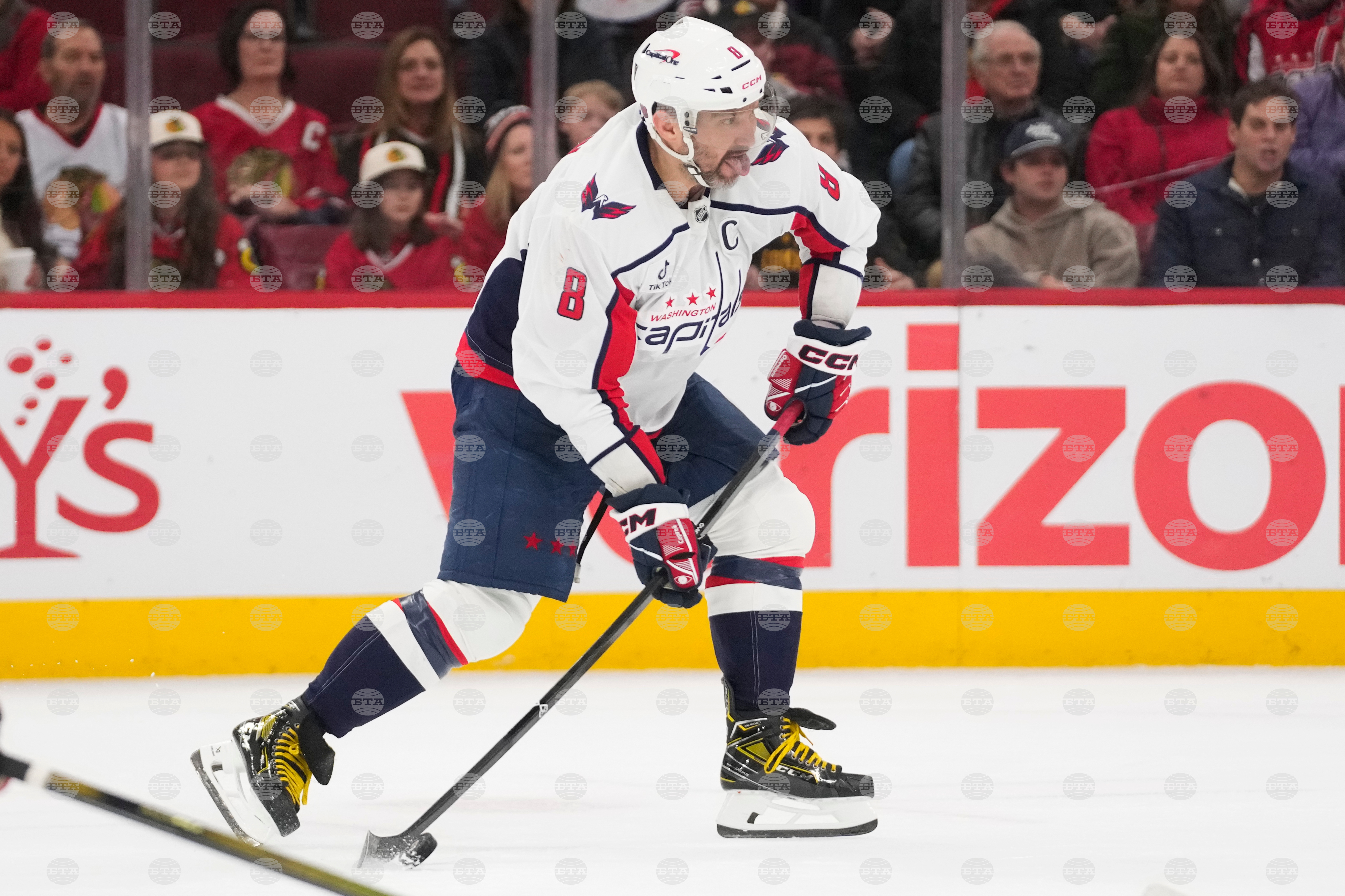Капитанът на Вашингтон Александър Овечкин вкара гол номер 916 в кариерата си в НХЛ
