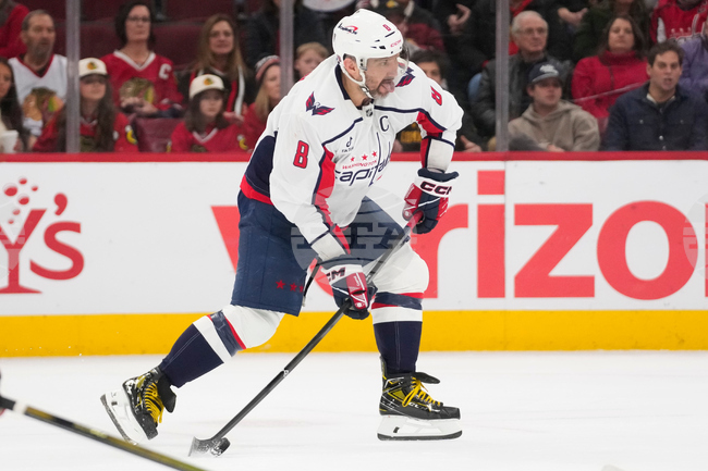 Капитанът на Вашингтон Александър Овечкин вкара гол номер 916 в кариерата си в НХЛ