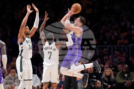 Bucks Lakers Basketball