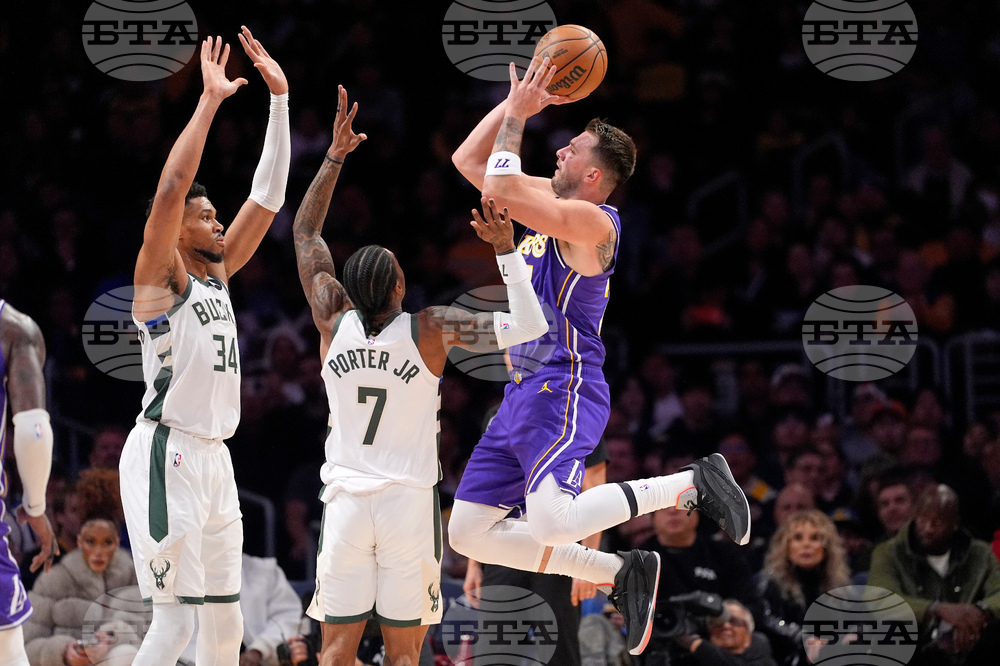 Bucks Lakers Basketball