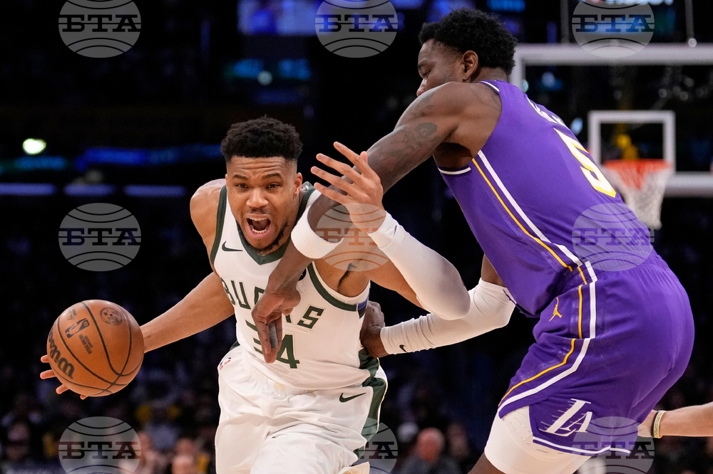 Bucks Lakers Basketball