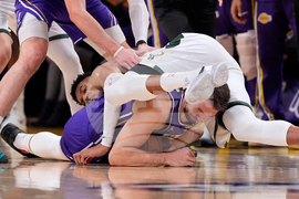 Bucks Lakers Basketball