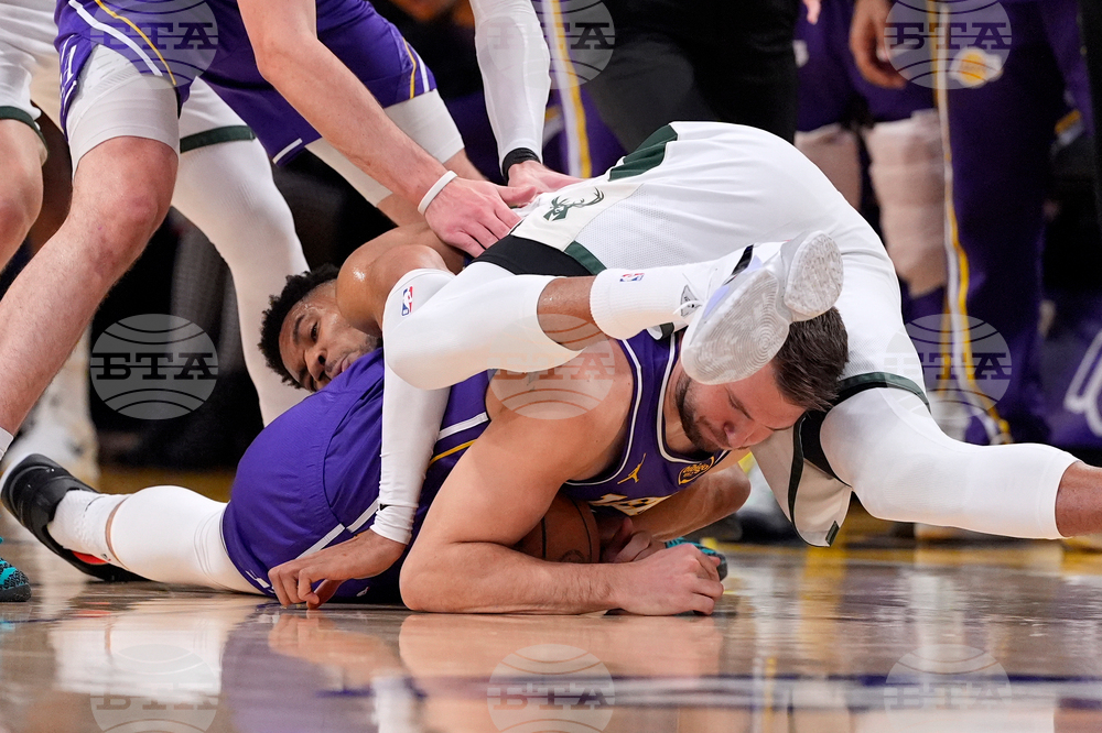 Bucks Lakers Basketball