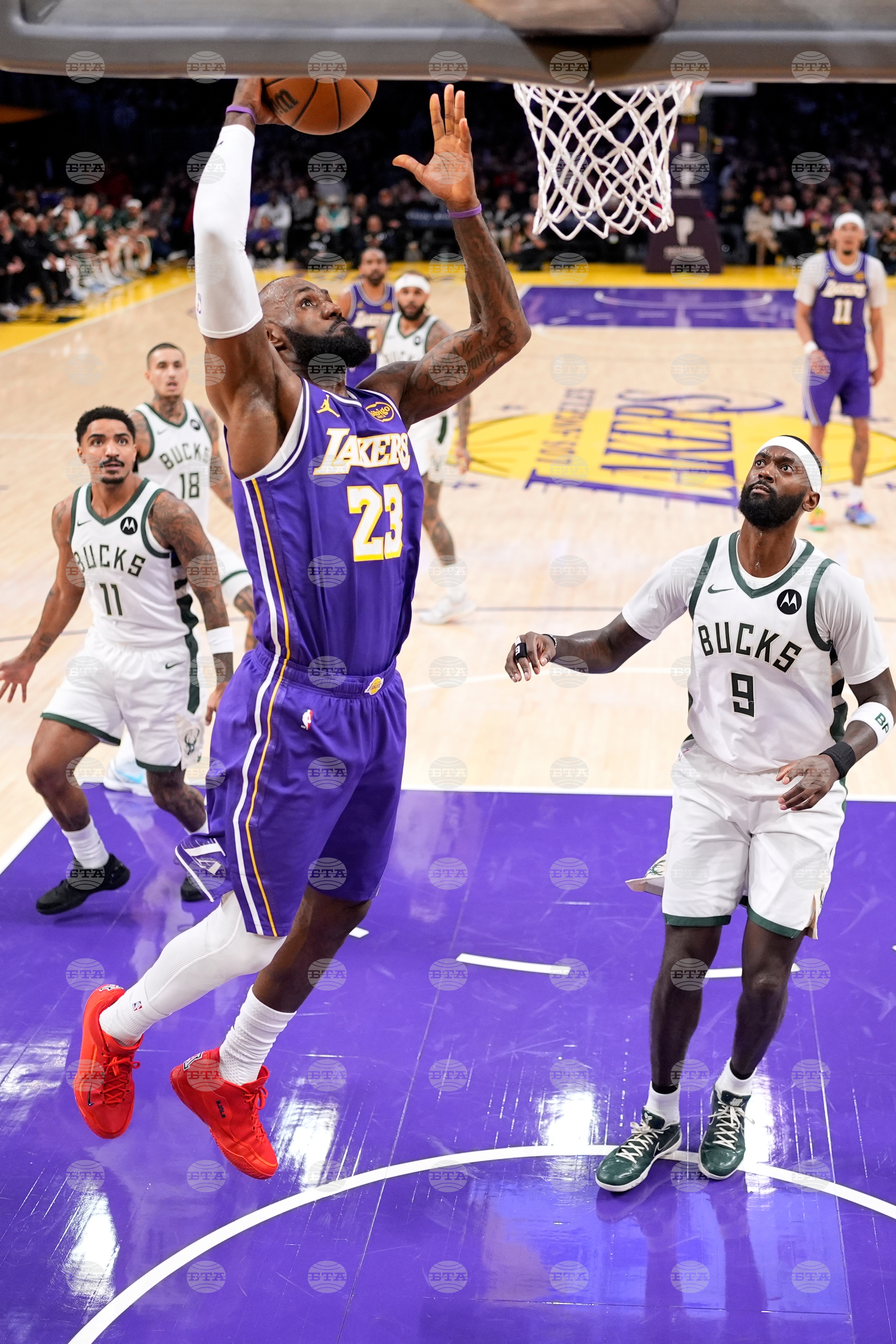 Bucks Lakers Basketball