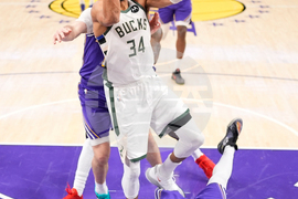 Bucks Lakers Basketball