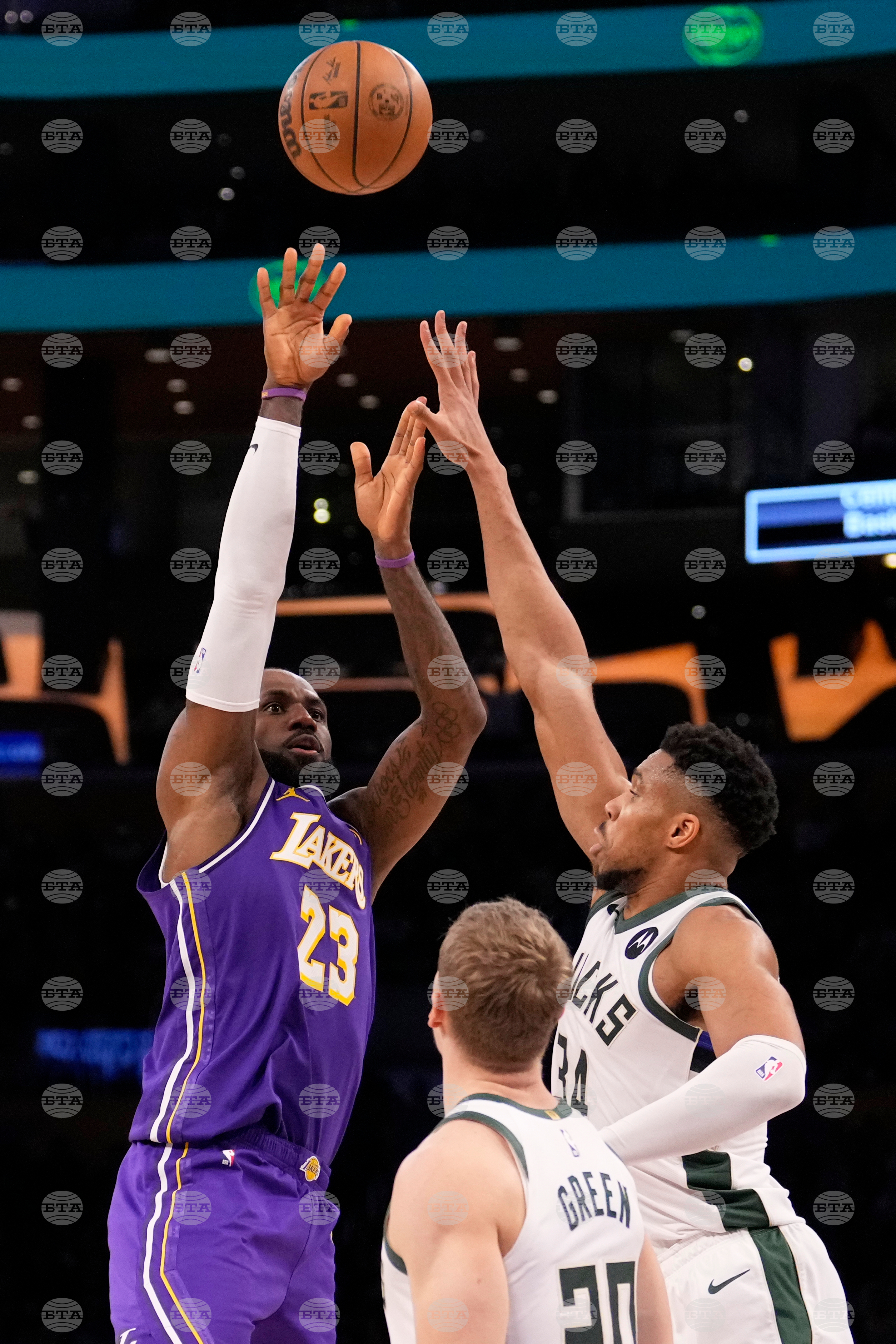 Bucks Lakers Basketball