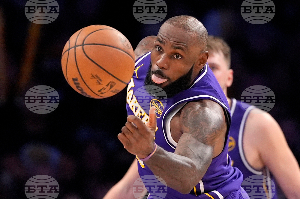 Bucks Lakers Basketball