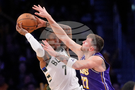 Bucks Lakers Basketball