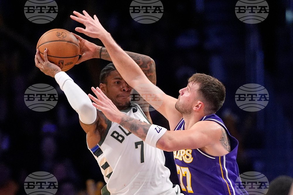 Bucks Lakers Basketball