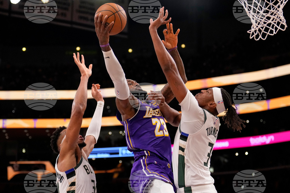 Bucks Lakers Basketball