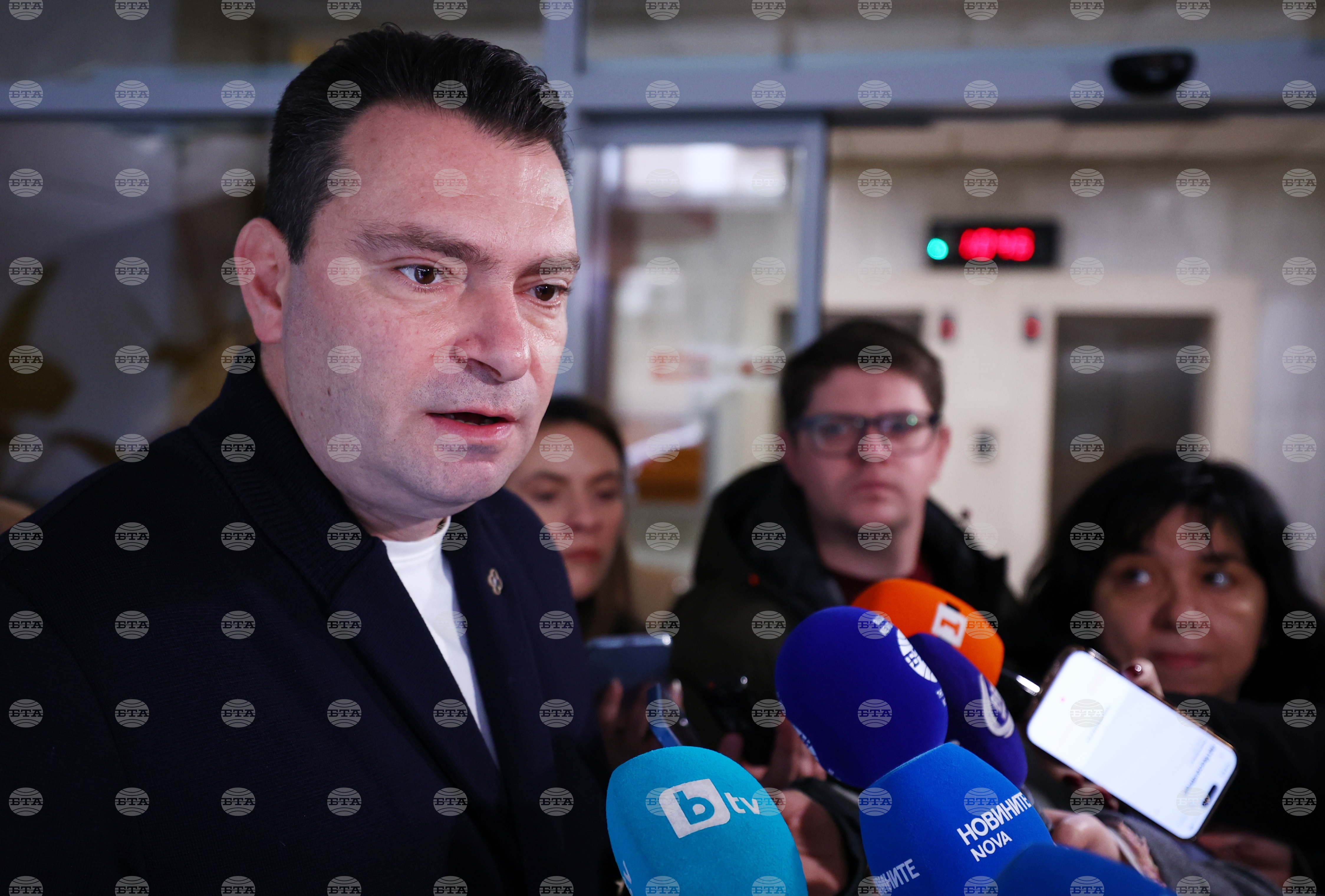 Свикването на конгрес има опасност да хвърли партията във вътрешни междуособици, които са характерни за БСП, каза Калоян Паргов