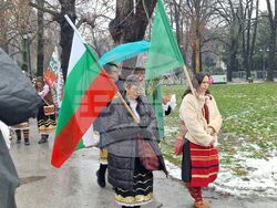 Сурвакарско шествие на сурвакари от Пернишко гостува в София