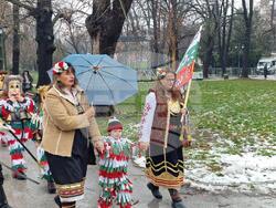 Сурвакарско шествие на сурвакари от Пернишко гостува в София