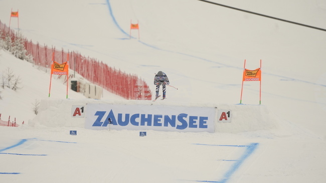 Супергигантският слалом за жени в Цаухензее е отменен заради натрупан 40 сантиметра сняг на пистата