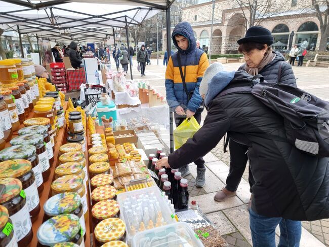 Първото за годината Регионално фермерско-занаятчийско изложение в Ямбол събра отново производители от пет области на Югоизточна България