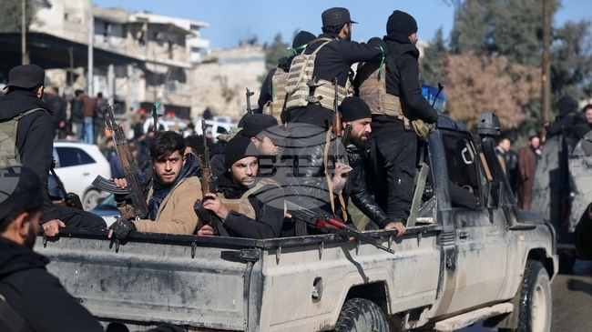 Сирийските власти обявиха, че прехвърлят част от бойците си в квартал "Шейх Максуд" на Алепо към кюрдските райони