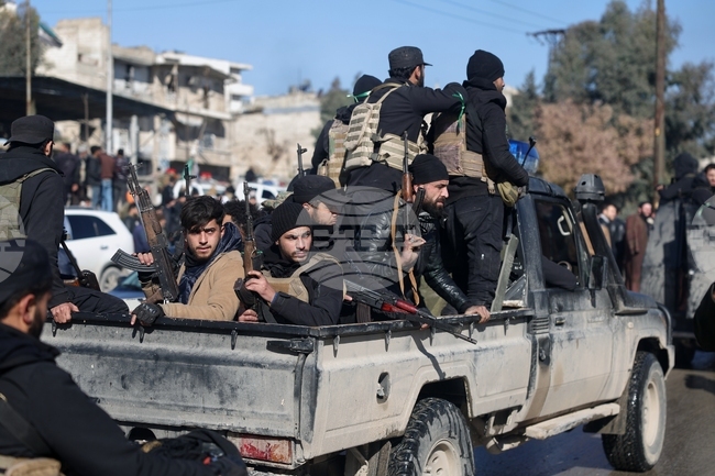 Сирийските власти обявиха, че прехвърлят част от бойците си в квартал "Шейх Максуд" на Алепо към кюрдските райони