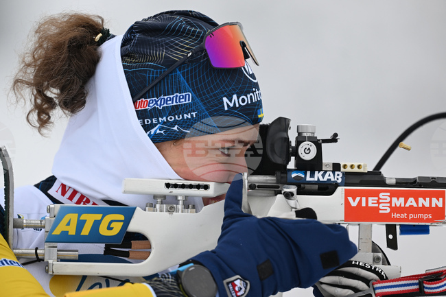 Френската щафета за жени записа втора победа за сезона в биатлона, българките завършиха 17-и