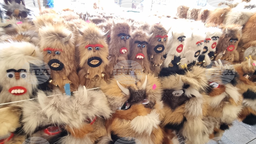 Забраняват продажбата на сувенири с логото на фестивала „Сурва“ в Перник извън официалните щандове