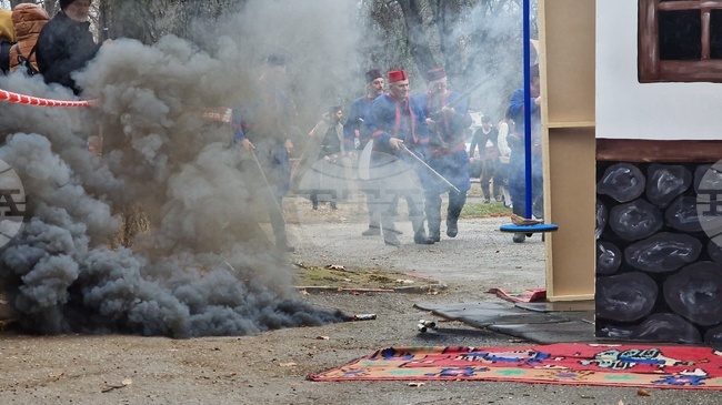 Над 160 членове на Национално дружество "Традиция" се включиха във възстановката по случай 148 години от освобождението на Пазарджик