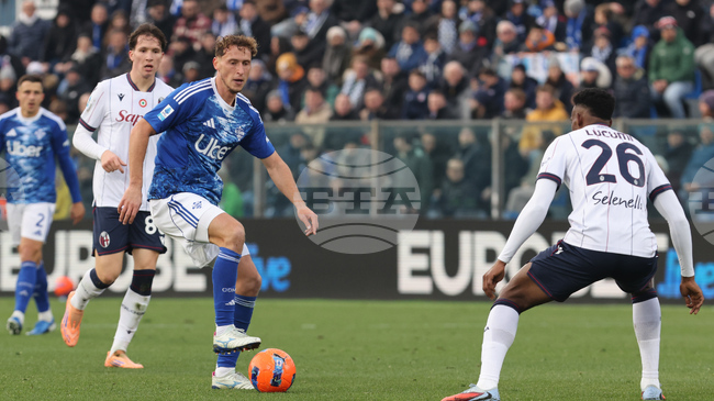 Гол в добавеното време донесе точка на Комо при домакинството на Каляри