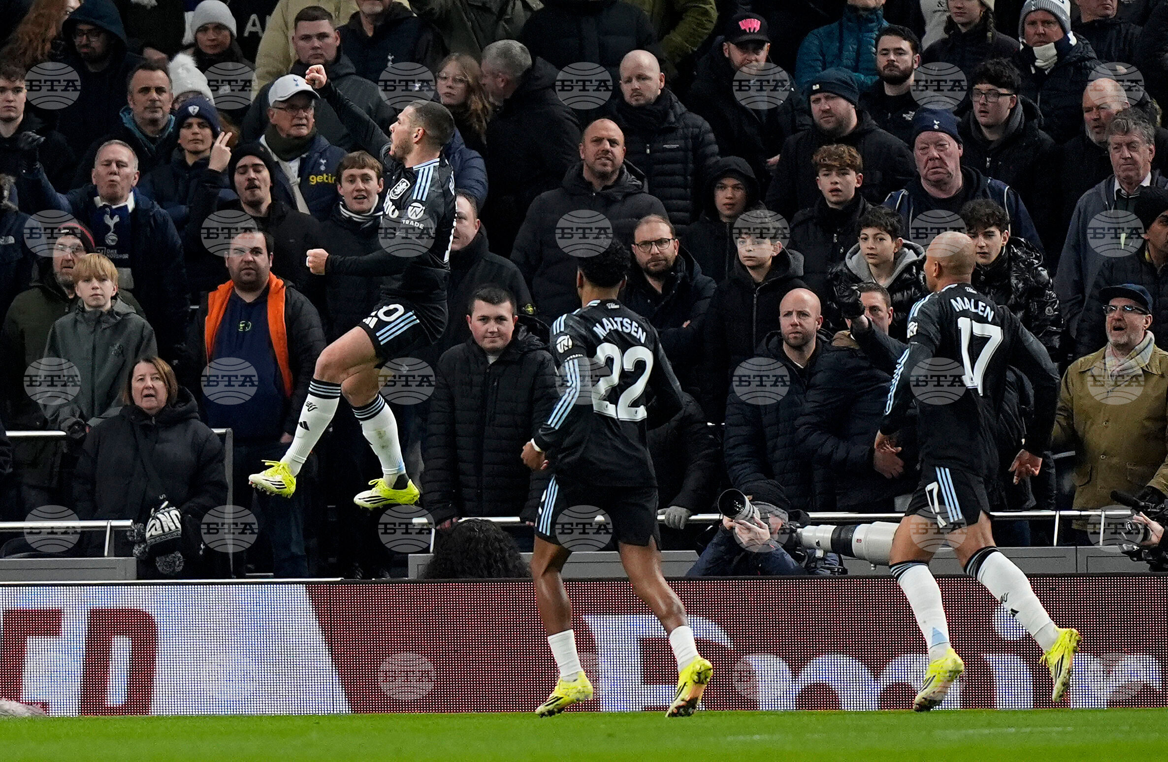 Астън Вила елиминира Тотнъм в Купата на ФА