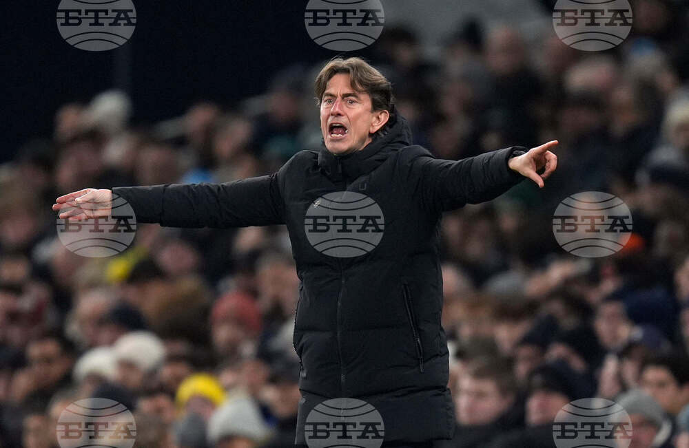 Мениджърът на Тотнъм Томас Франк обвини нападателя на Астън Вила Оли Уоткинс, че е започнал мелето след последния съдийски сигнал при загубата на неговия отбор в турнира за Купата на ФА