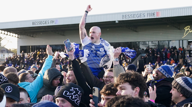 Собственикът на Макълсфийлд за празненствата след победата над Кристъл Палас: "Все едно бяхме спечелили целия турнир"