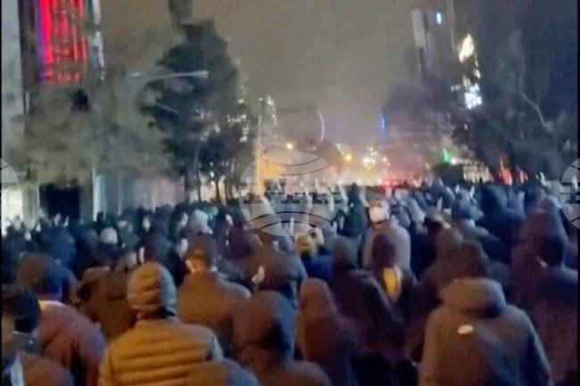 Броят на убитите при протестите в Иран доближава 200 според неправителствена организация