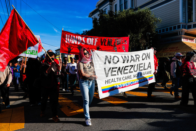 Над половината от американците смятат, че Тръмп е "отишъл твърде далеч" в използването на военна сила срещу Венецуела, сочи анкета