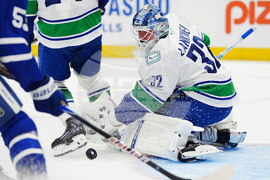 Canucks Maple Leafs Hockey