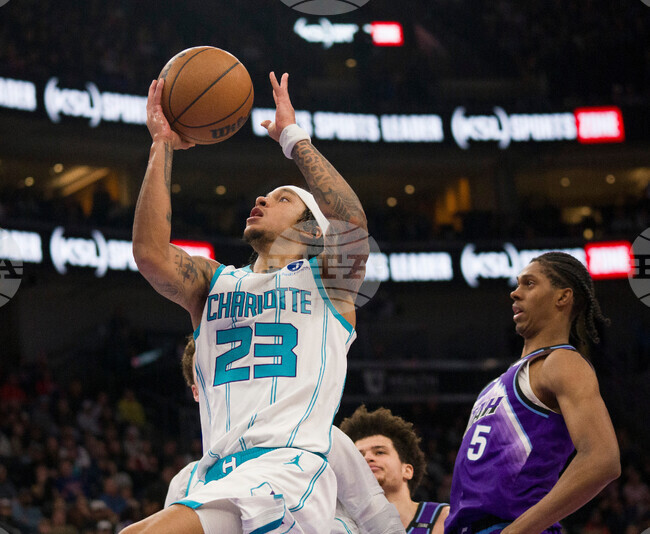 Отборите на Шарлът и Чикаго постигнаха убедителни победи в НБА