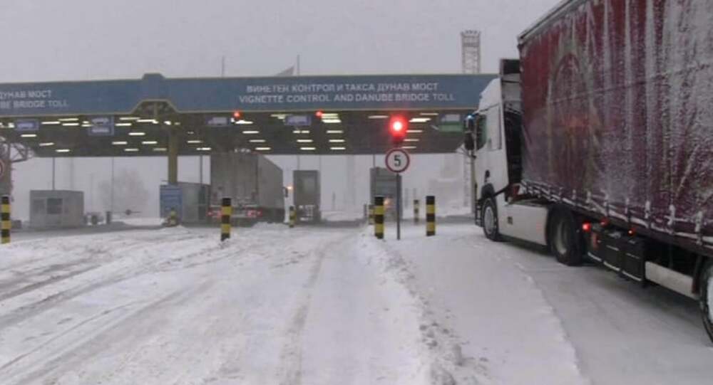 Около 20 см. е снежната покривка в Русенско, републиканската пътна мрежа е проходима при зимни условия