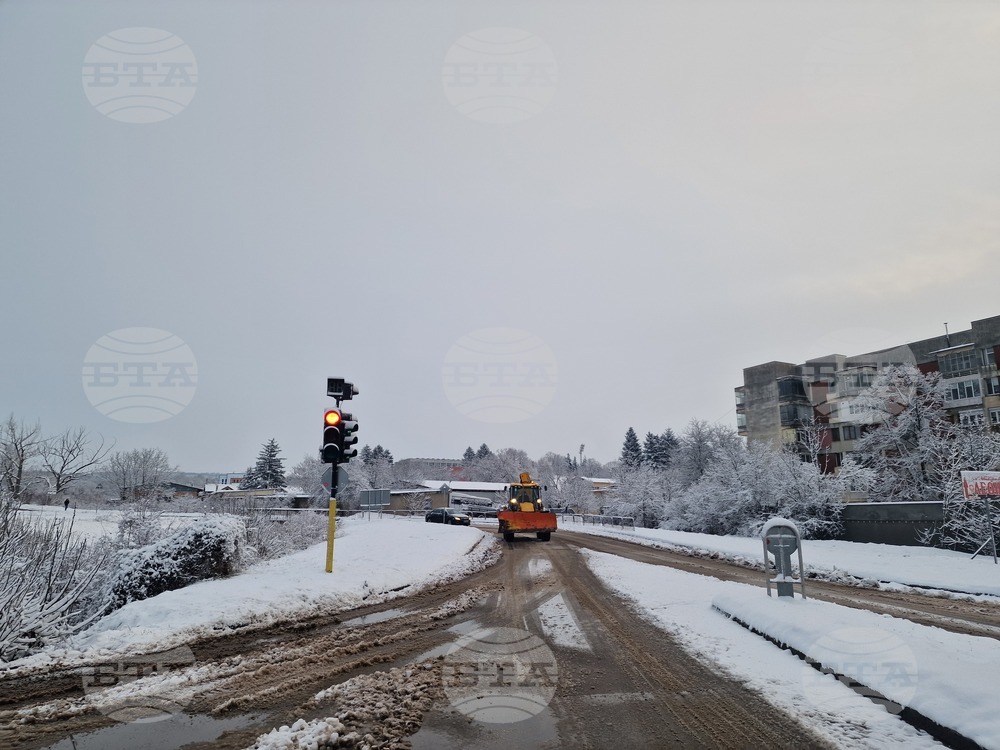 Пътищата в Разградска област се почистват от 16 машини, няма ограничения за движение