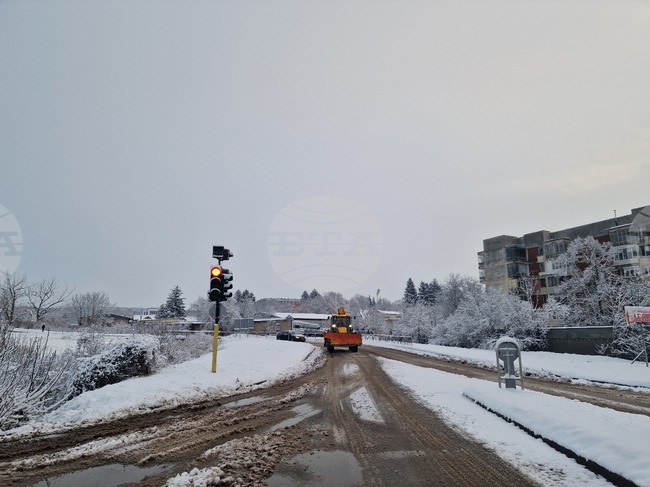 Пътищата в Разградска област се почистват от 16 машини, няма ограничения за движение