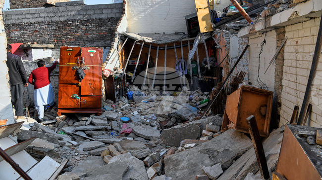 Експлозия на газова бутилка след сватбено тържество в Исламабад причини смъртта на най-малко осем души, сред които и младоженците