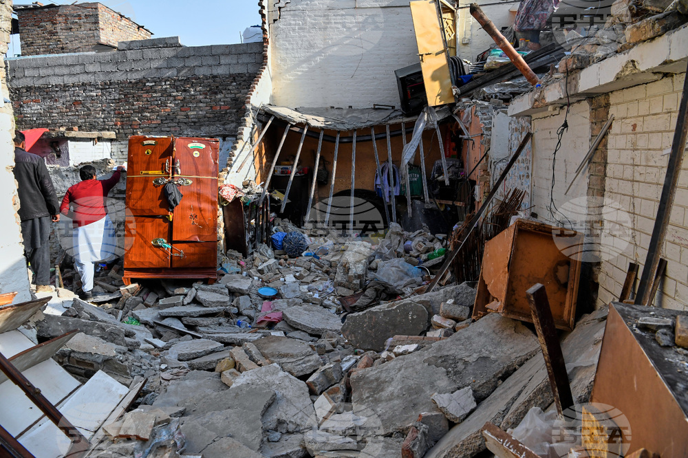 Експлозия на газова бутилка след сватбено тържество в Исламабад причини смъртта на най-малко осем души, сред които и младоженците