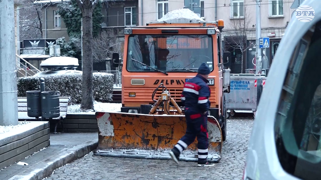 На терен работят 61 снегорина в София, няма установени заледявания, съобщи директорът на Столичния инспекторат Николай Недялков