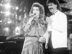 к.к. "Слънчев бряг" (7 юни 1990) Изпълнение на Зорица Конджа, Югославия и Миодраг Иванов, България на Международния фестивал "Златният Орфей". Пресфото-БТА, снимка: Евелина Андреева/архив