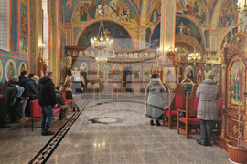 Шумен - храм „Свети Три Светители“ - литургия