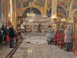 Шумен - храм „Свети Три Светители“ - литургия