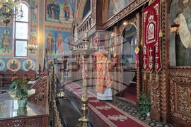 Шумен - храм „Свети Три Светители“ - литургия