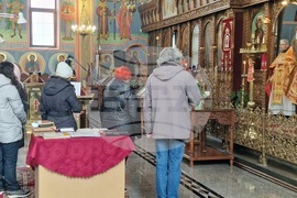 Шумен - храм „Свети Три Светители“ - литургия