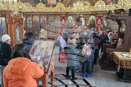 Шумен - храм „Свети Три Светители“ - литургия