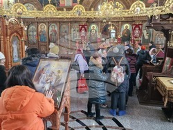 Шумен - храм „Свети Три Светители“ - литургия