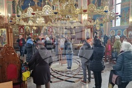 Шумен - храм „Свети Три Светители“ - литургия
