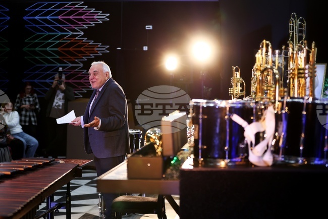 Новозакупените инструменти за оркестъра на Софийската опера и балет са абсолютно необходима инвестиция, каза акад. Пламен Карталов