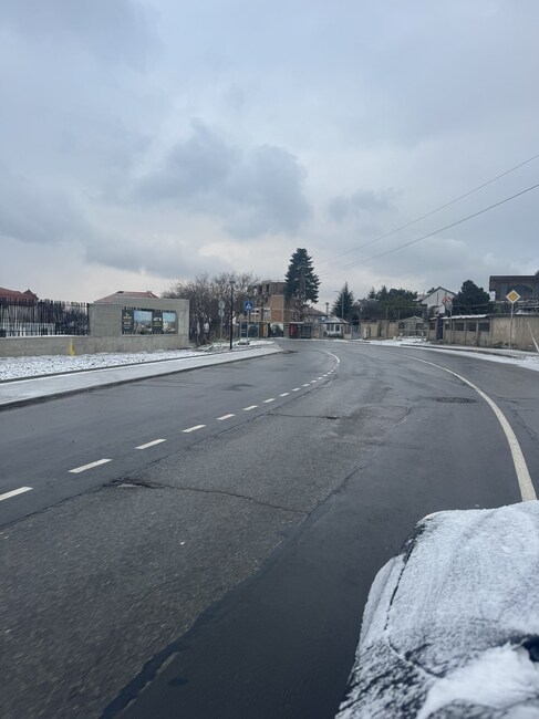 Основните булеварди във Варна са обработени срещу заледяване, градският транспорт се движи нормално