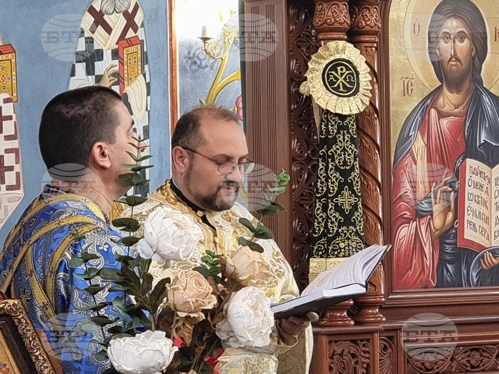 Към вътрешна промяна и живо общение с Бога призова в неделната си проповед отец Йоан от сливенския храм "Света Петка"